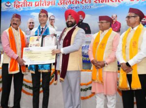 IRDT Auditorium Dehradun में राज्यपाल गुरमीत सिंह ने पॉलिटेक्निक संस्थान के 36 सर्वश्रेष्ठ छात्रों को किया सम्मानित