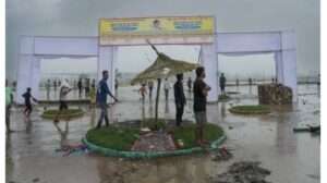 Hathras stampede: एसआईटी की रिपोर्ट के बाद बड़ा एक्शन, एसडीएम, सीओ समेत 6 निलंबित