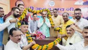 केंद्रीय राज्य मंत्री अजय टम्टा पहुंचे दून, महानगर कार्यालय में ढोल नगाड़ों से हुआ स्वागत