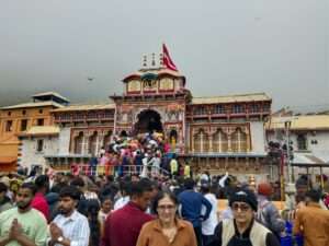 बदरीनाथ धाम जाने वाले यात्री जान लें आज का मौसम