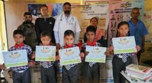 चायखान अल्मोड़ा में  आयुर्वेदिक शिविर का आयोजन, विद्यार्थियों को स्वास्थ्य संबंधी जानकारी और निःशुल्क औषधियों का वितरण