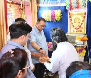 देहरादून के विवेक विहार जाखन में टिन शेड़ एवं सौन्दर्यीकरण कार्य का शिलान्यास करते कैबिनेट मंत्री गणेश जोशी