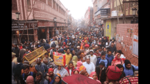 काशी विश्वनाथ कॉरिडोर में भक्तों की भीड़, अव्यवस्था से श्रद्धालु परेशान