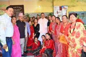 गोर्खाली सुधार सभागार में ‘हाम्रो दशैं सांस्कृतिक महोत्सव-2025’ में प्रतिभाग करते कैबिनेट मंत्री गणेश जोशी