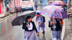उत्तराखंड में भारी बारिश का अलर्ट, इन जिलों में आज बंद रहेंगे स्कूल
